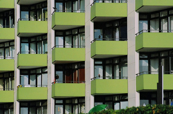 Hochhaus grüne Balkons